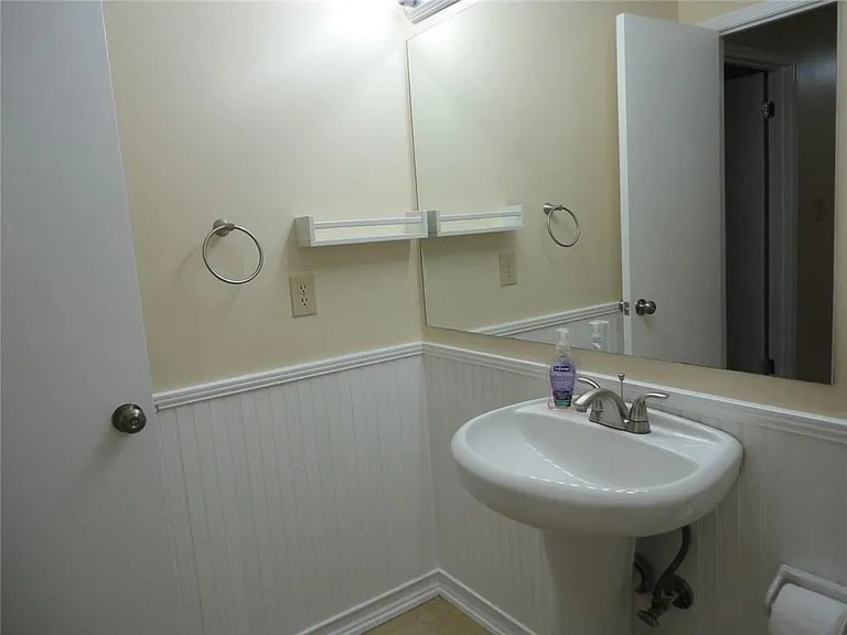 403 Northdale Ct — Photo 11