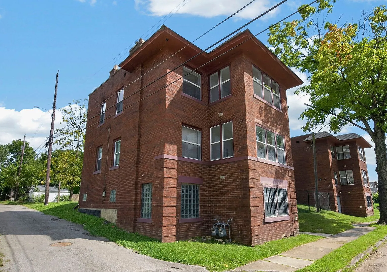 1104-1106 Oakwood Ave — Photo 4