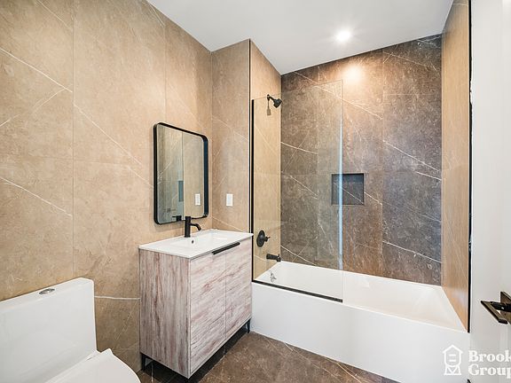 4th image of 2258 Fulton St Unit 2M