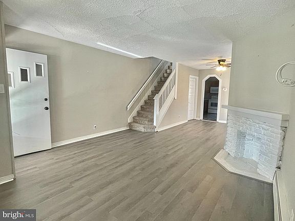 5th image of 218 Green St