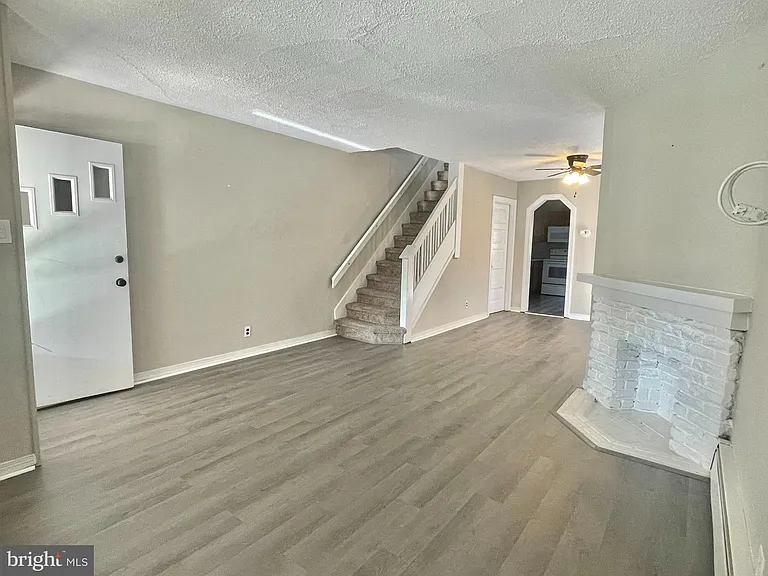 218 Green St — Photo 5