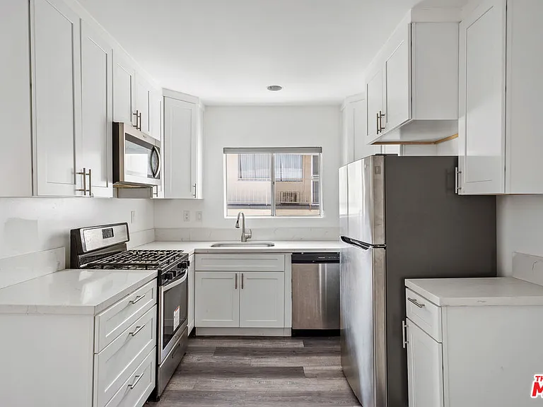 733 N Hayworth Ave #4 — Photo 6
