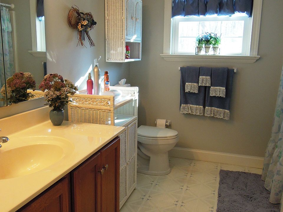 2nd image of 10 Timber Brook Dr