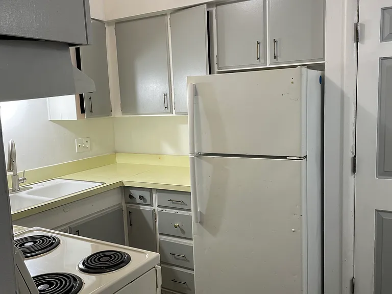 929 W Genesee St #2 — Photo 4
