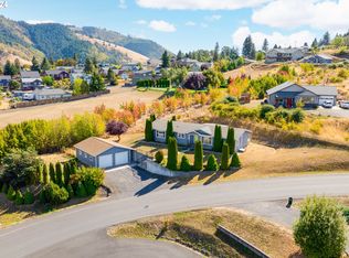 536 Cochran Ln, White Salmon, WA 98672