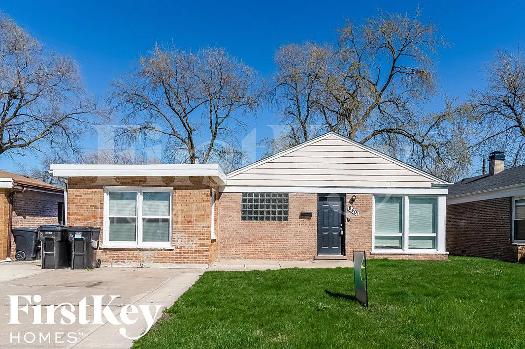 8401 S Kenton Ave photo 1
