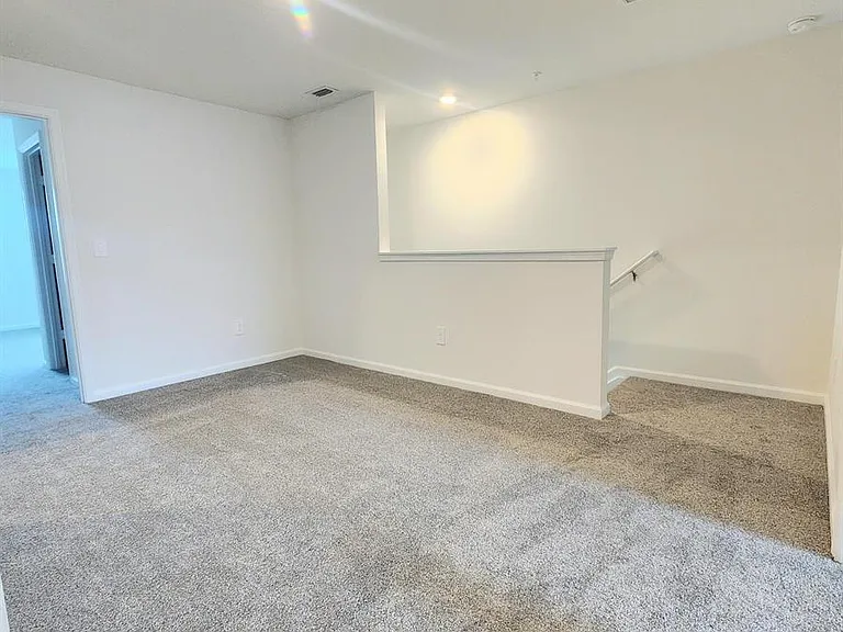 629 Salisbury Cir — Photo 14