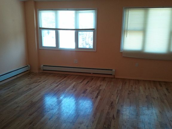 5th image of 22018 108th Ave