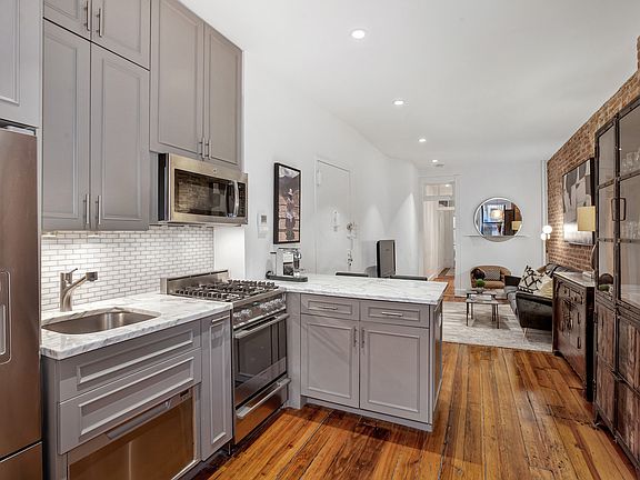 2nd image of 204 E 90th St APT 2E