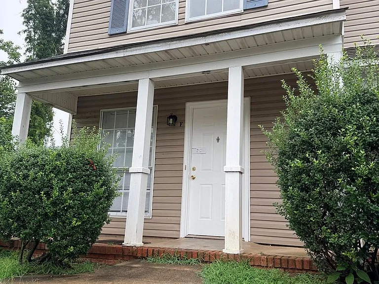 442 Stanley Ave — Photo 1