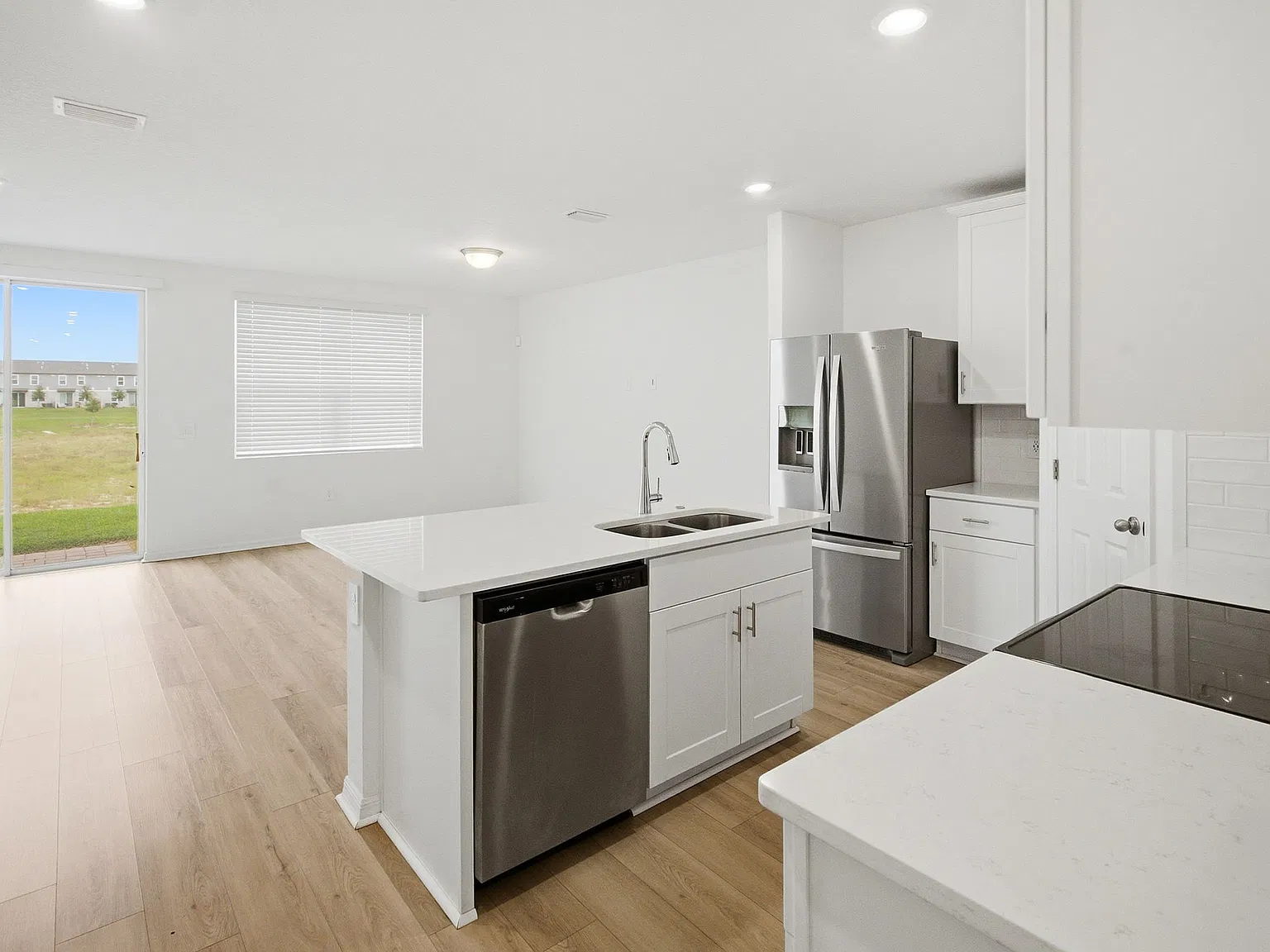 3 bed, 2.5 bath, 1485 sqft, $2,120 — Photo 3