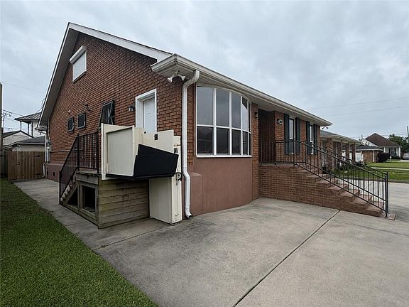 3rd image of 8412 Colonel Dr