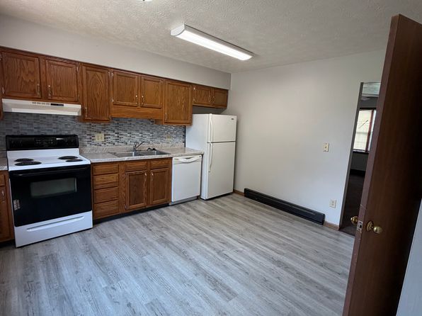 1530 Hawk Cir APT A