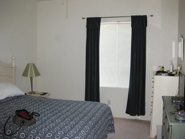 smallest bedroom with a queen bed...brs are split plan from master