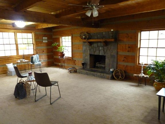 3rd image of 225 Turman Dr