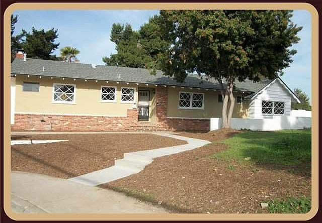 2nd image of 8472 Encino Ave