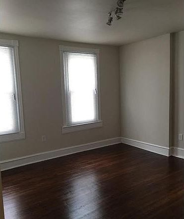 1st image of 5542 N Lawrence St Floor 2