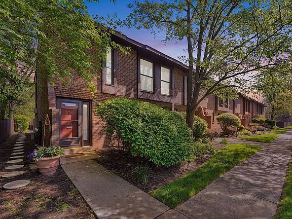 4th image of 3114 Arlingtowne Ln #9