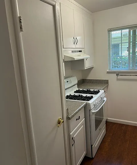 2523 G St #2 — Photo 2