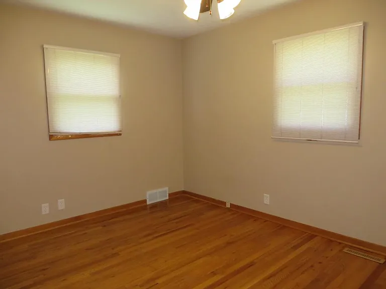 3202 Calhoun St — Photo 9