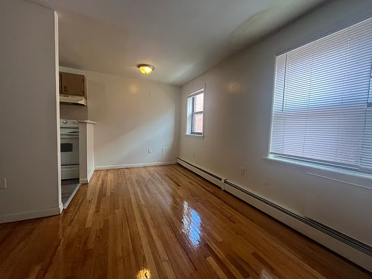 241 Laurel St #B5 — Photo 5