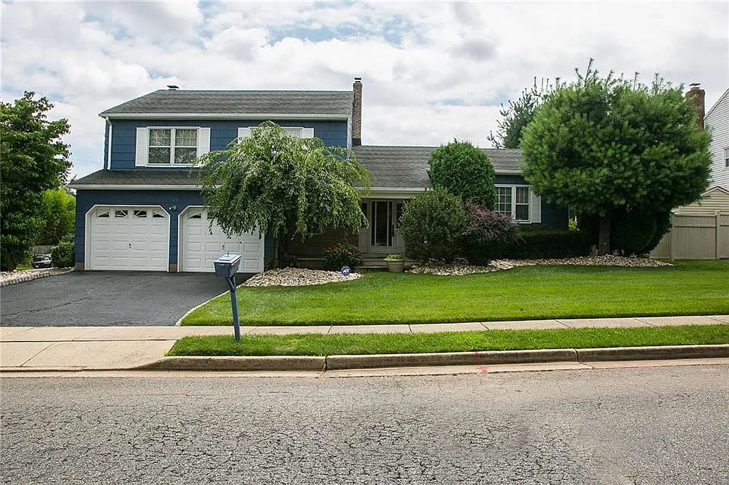 305 McKinley Ave photo 1