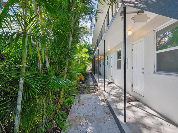 3676 Oak Ave APT 7, Miami, FL 33133