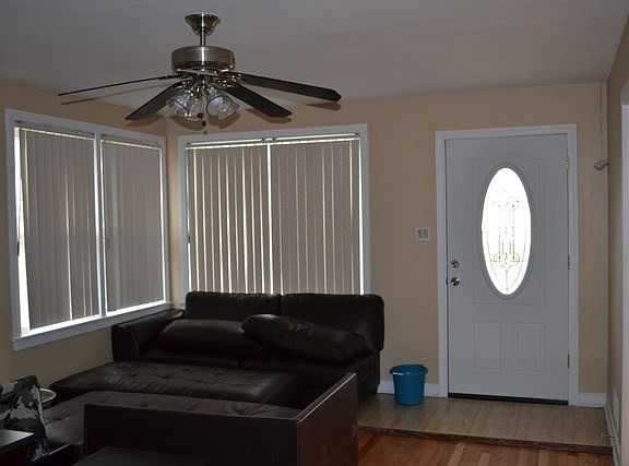 3rd image of 7841 Crawford Ave