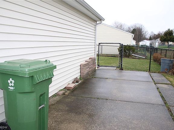 2nd image of 34285 Glen Dr