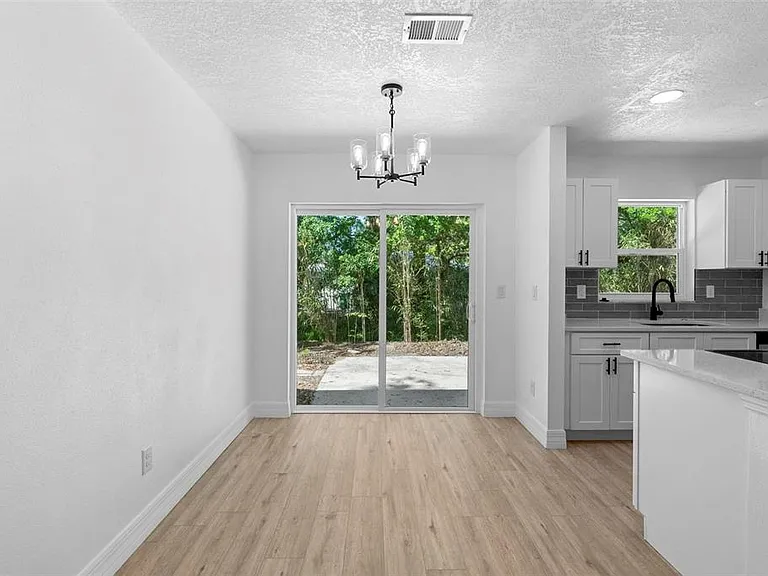 2240 Conway Dr — Photo 6