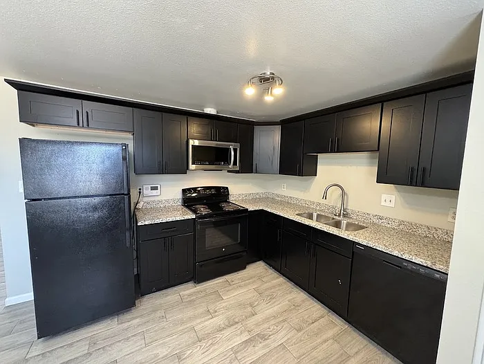7361 W Coronado Rd — Photo 6