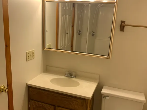 296 Maine Ave, Farmingdale, ME 04344