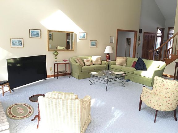 3rd image of 8854 Chateau Dr