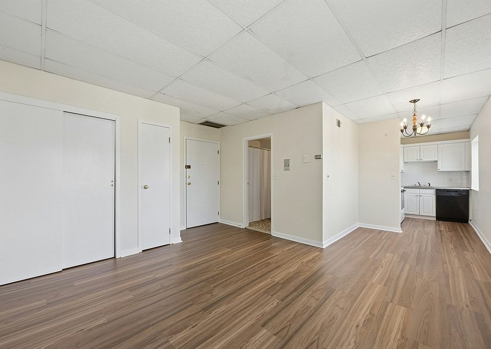 1st image of 549 E 4th St APT D5