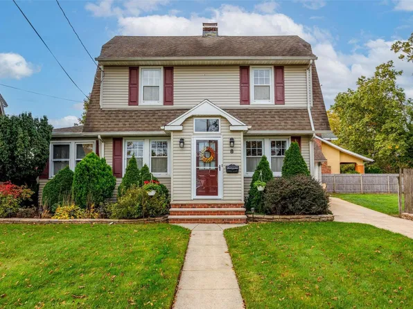 8 Central Parkway, Merrick, NY 11566