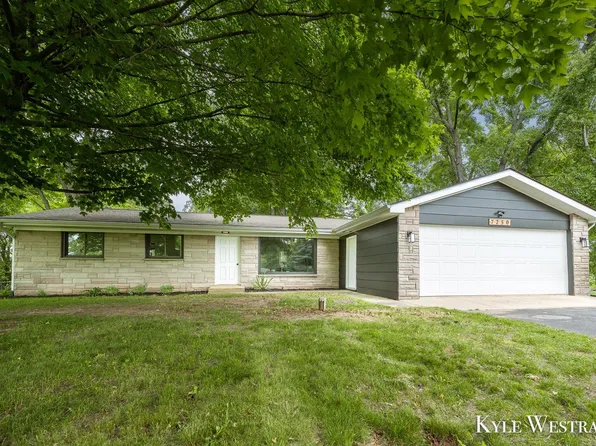 7250 County Farm Rd, Greenville, MI 48838
