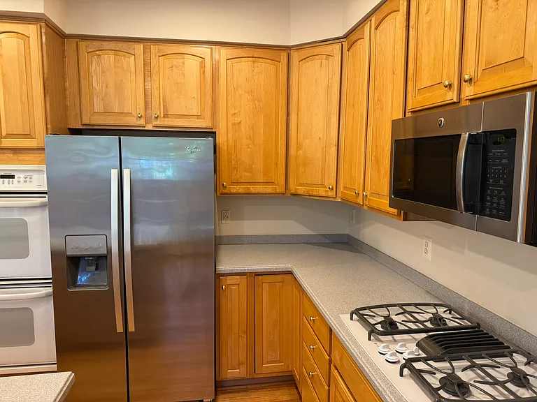 2743 Manhattan Pl — Photo 28