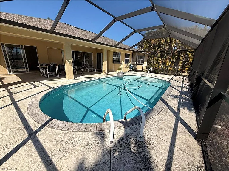 3737 SW 12th Pl — Photo 3