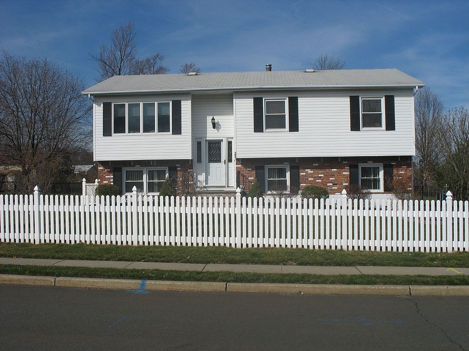 Welcome to 25 Pine Drive