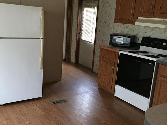 3rd image of 1400 Pine Dr