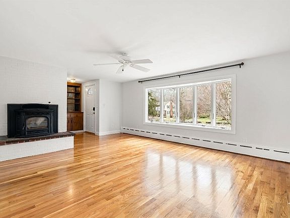 5th image of 25 Lakeview Ave