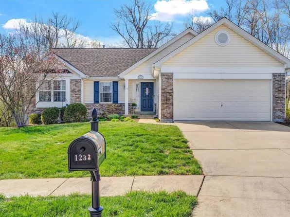 1233 Powell Pl, Pacific, MO 63069