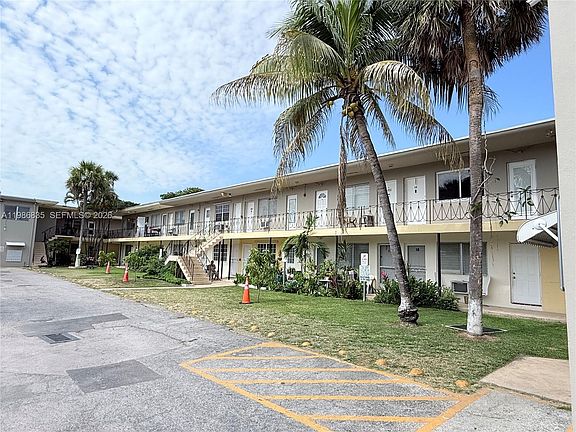 4th image of 70 NW 77th St APT 9