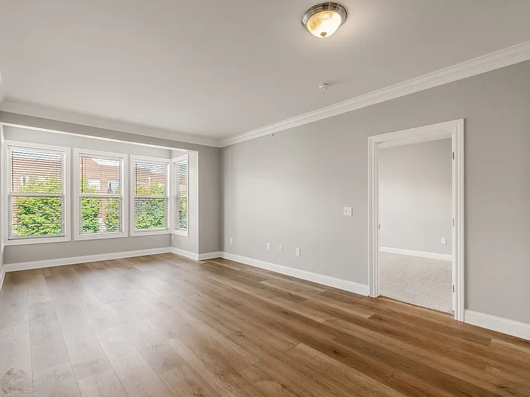 925 Ingleside Ave #215 — Photo 9
