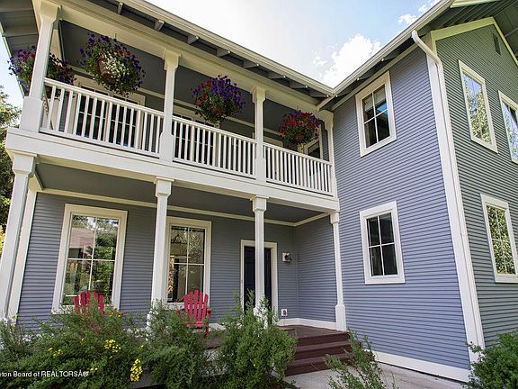 4th image of 320 Teton Ave