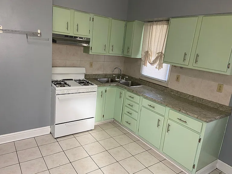 625 Chess St — Photo 14