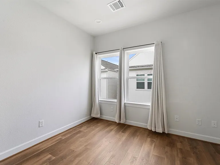 4113 Austin St — Photo 16