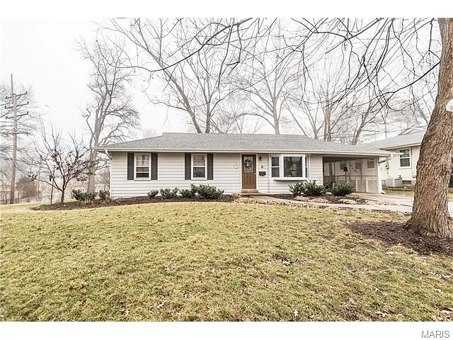 886 Wood Ave photo 1