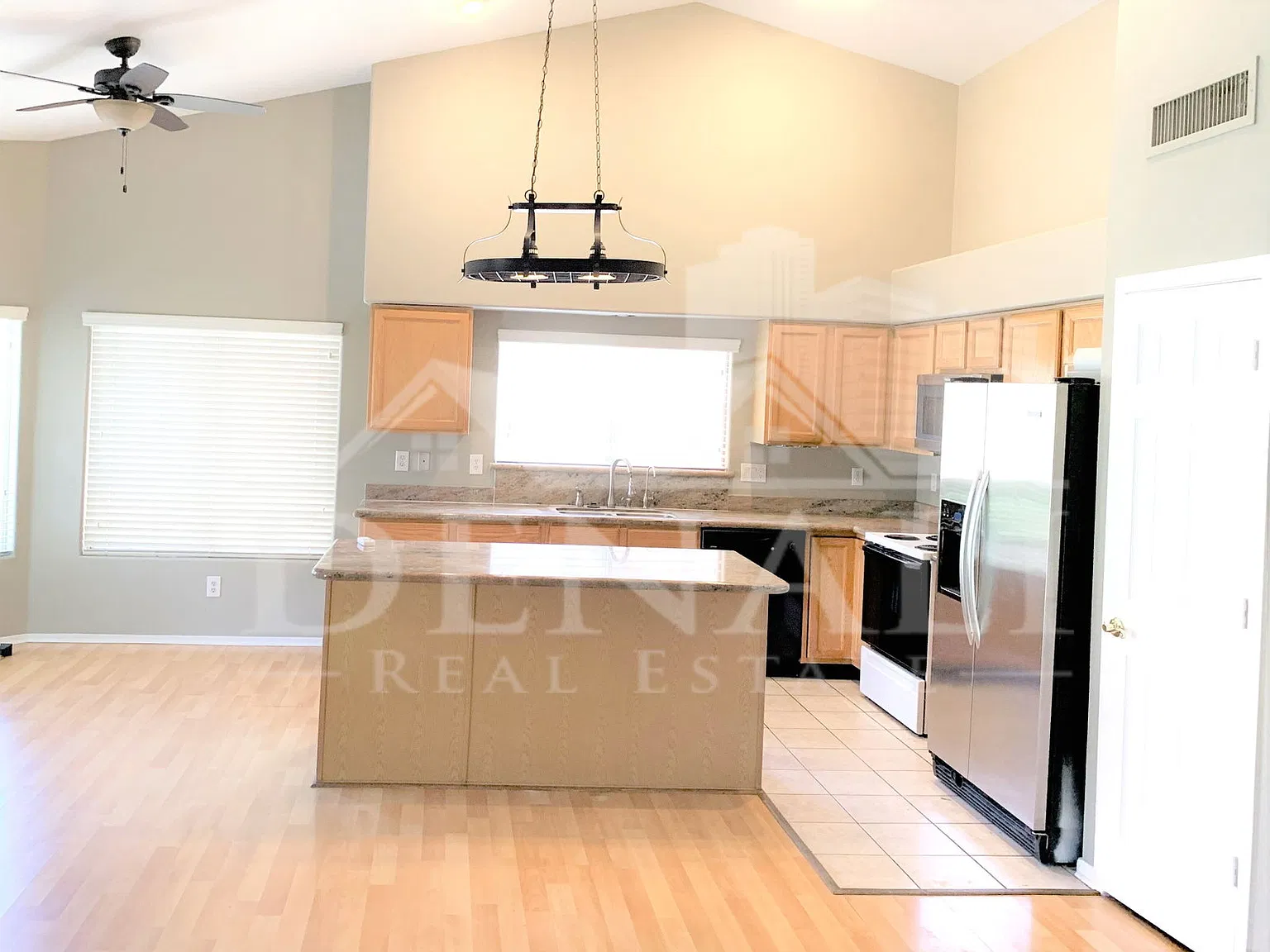 4 bed, 2.0 bath, 2163 sqft, $2,595 — Photo 4