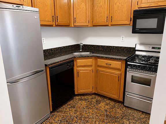 5th image of 351 Amsterdam Ave APT 7S